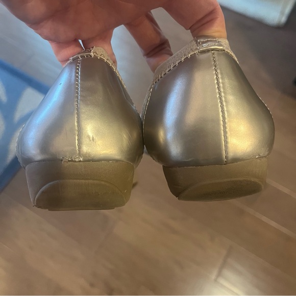 Anne Klein Women Shoe Size 11 Gold Snake Print Slip On Cap Toe Ballet Flat - Picture 10 of 10